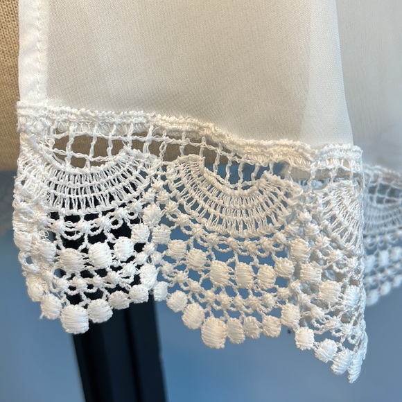 White Kimono-Style Shrug with Crochet Sleeves - Picture 2 of 5